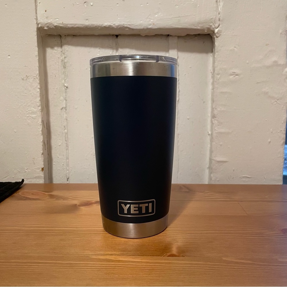 YETI 20 oz Rambler Tumbler Magstrip Lid Navy Blue